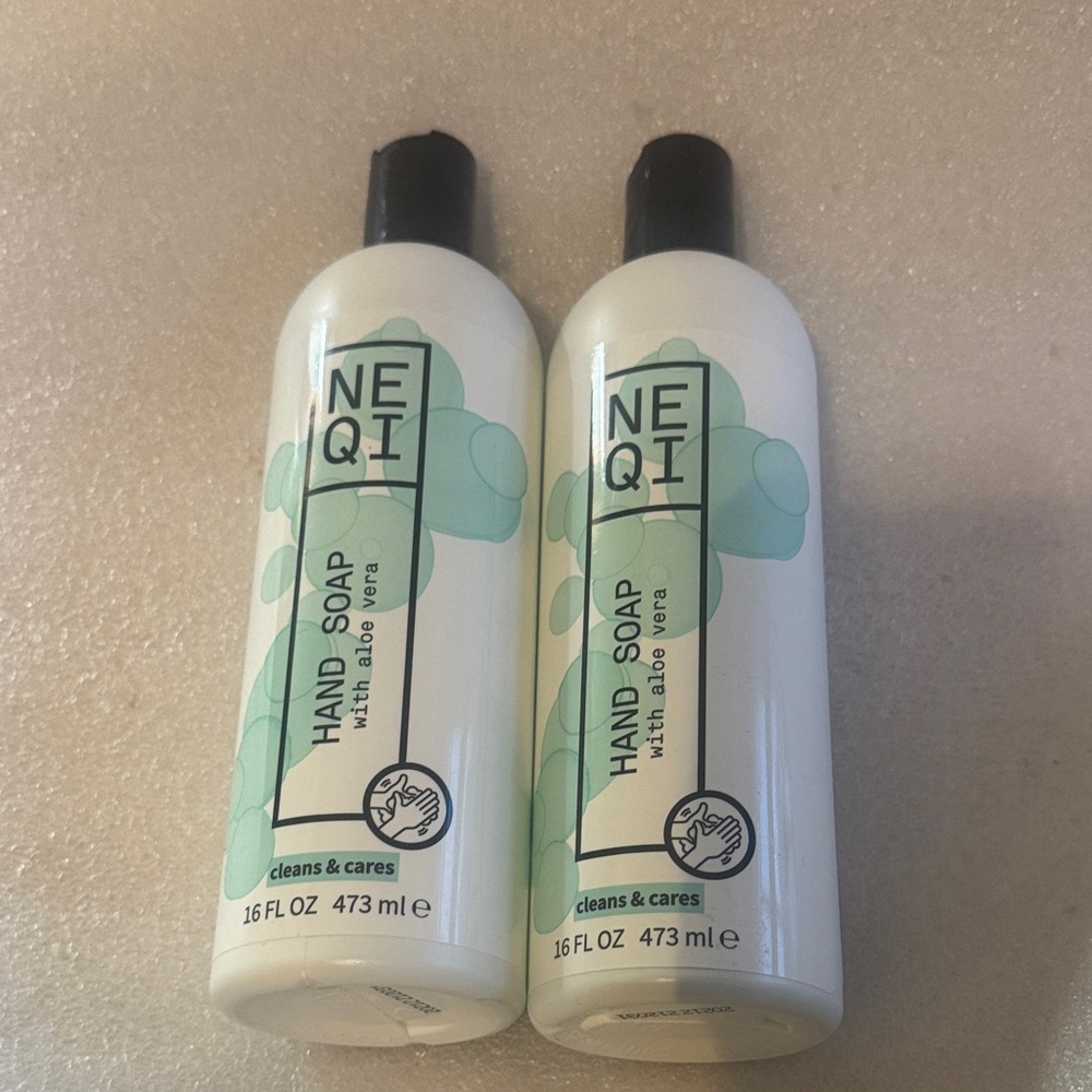 Hand Soap with Aloe Vera - White-2 bottles--16 Fl oz / 473 ml e .